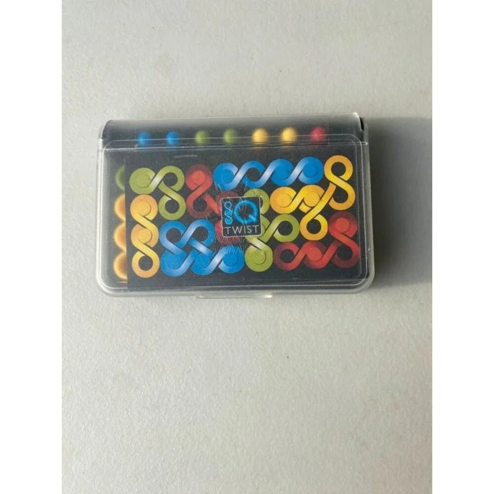 SmartGames IQ Twist Travel Puzzle Game Brain Teaser Complete Case Booklet